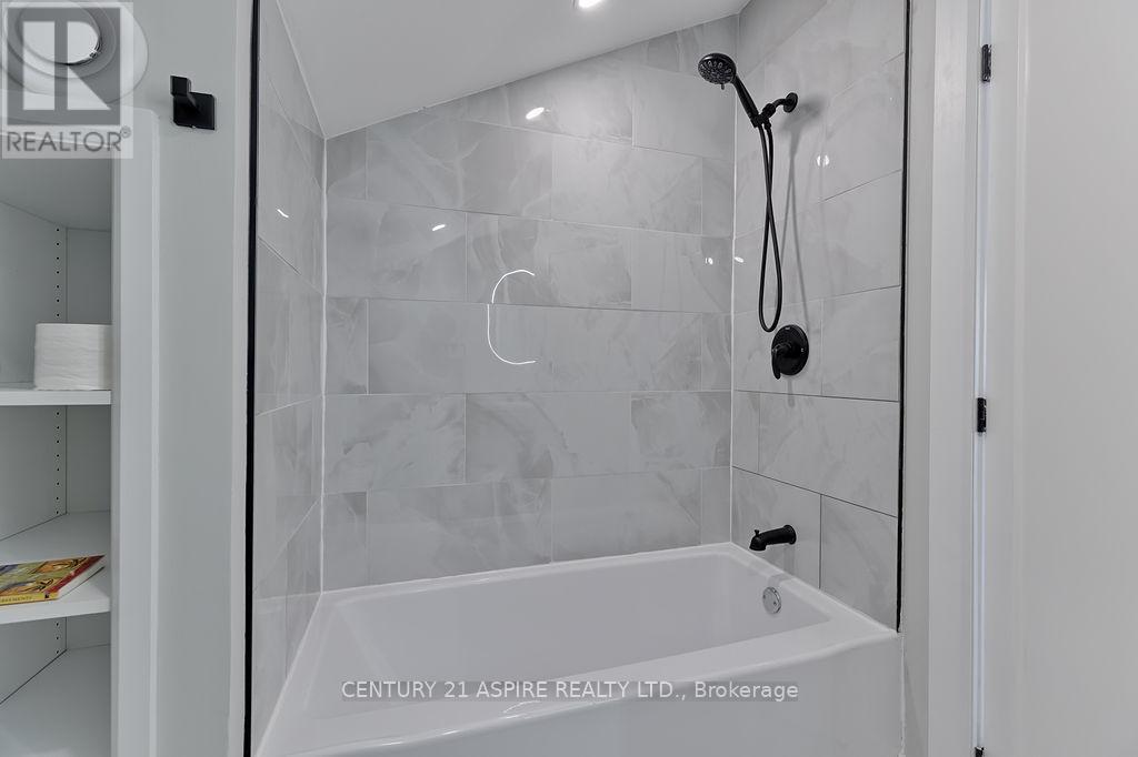 32 Wilson Street, Laurentian Hills, ON - Indoor Photo Showing Bathroom