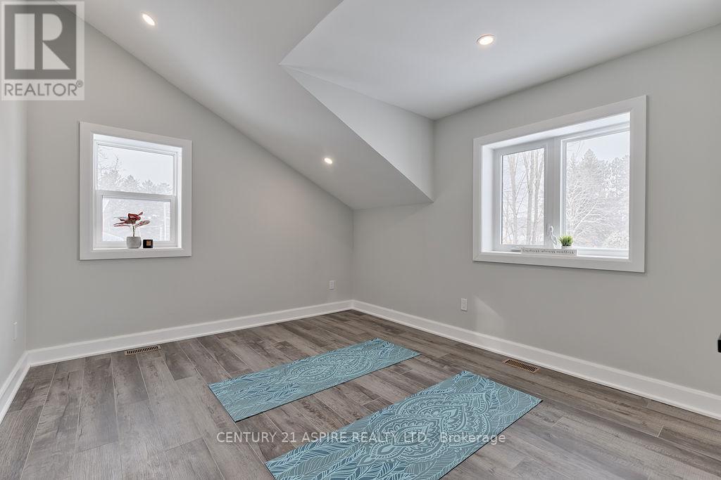 32 Wilson Street, Laurentian Hills, ON - Indoor Photo Showing Other Room