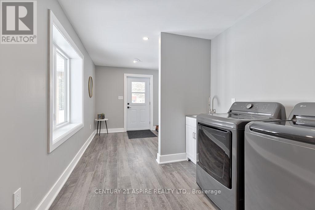 32 Wilson Street, Laurentian Hills, ON - Indoor