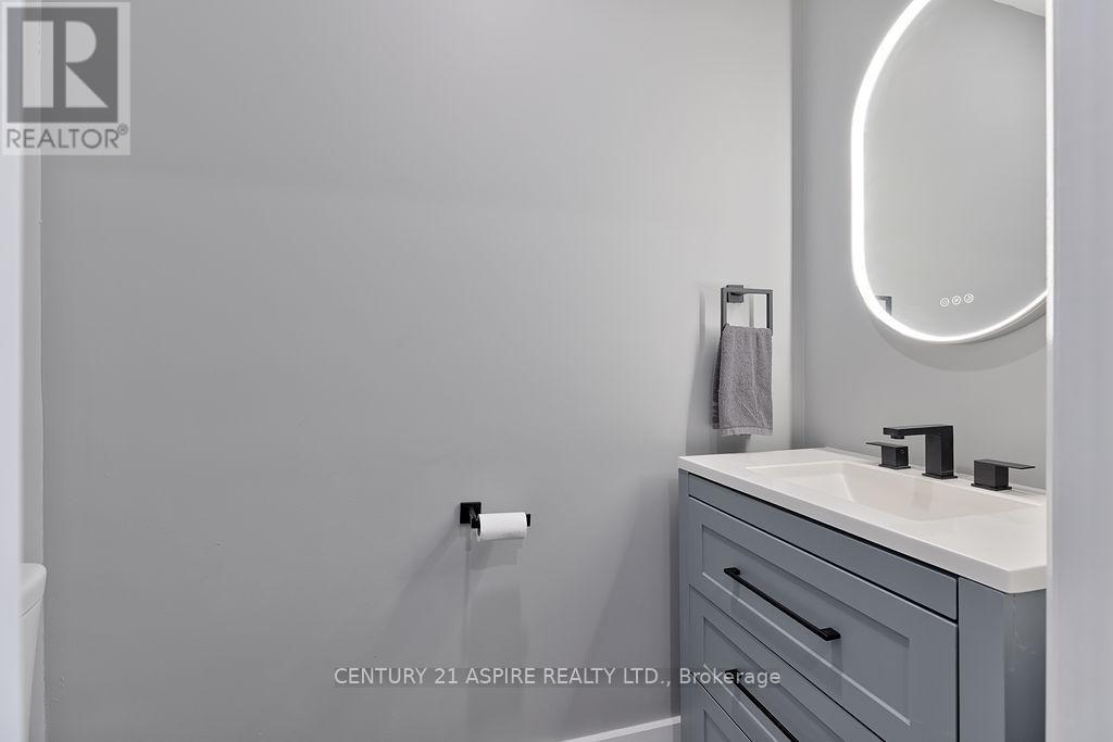 32 Wilson Street, Laurentian Hills, ON - Indoor Photo Showing Bathroom