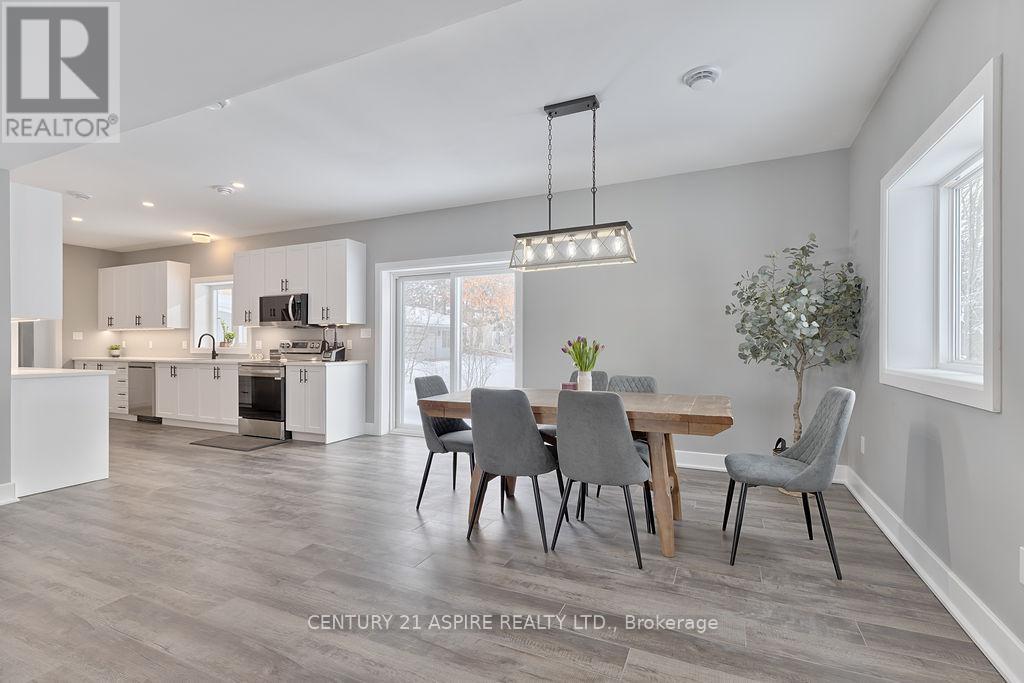 32 Wilson Street, Laurentian Hills, ON - Indoor Photo Showing Dining Room