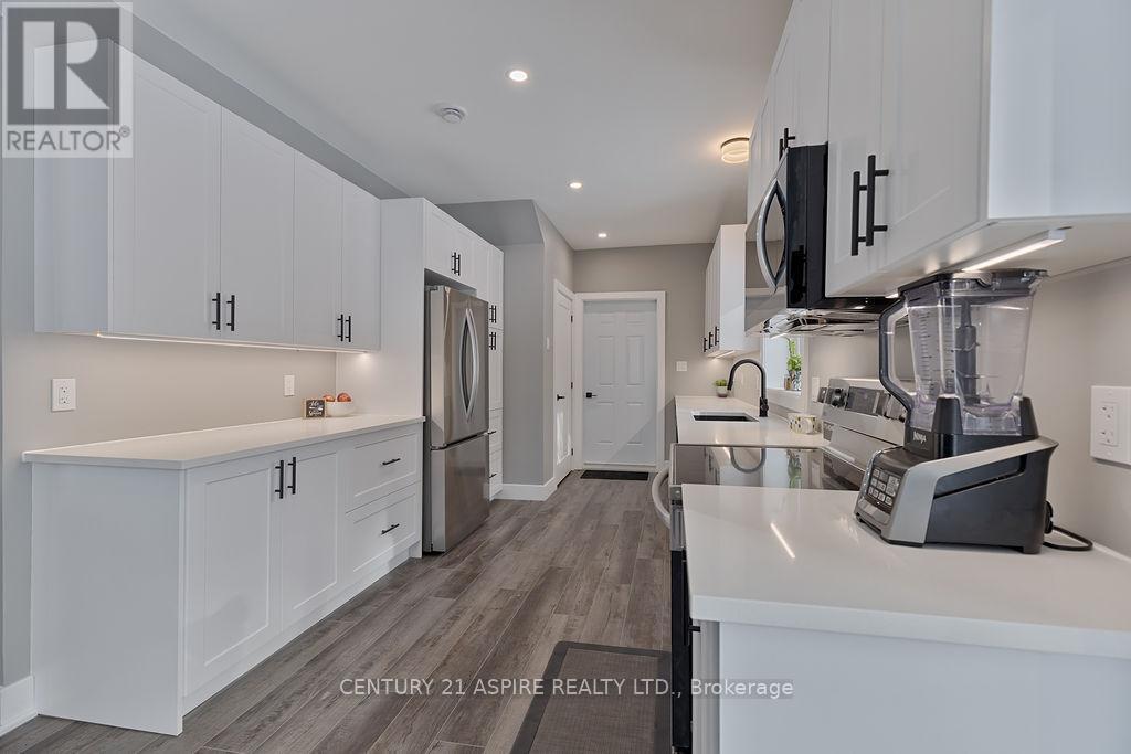 32 Wilson Street, Laurentian Hills, ON - Indoor Photo Showing Kitchen