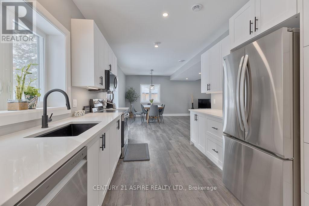 32 Wilson Street, Laurentian Hills, ON - Indoor Photo Showing Kitchen With Upgraded Kitchen