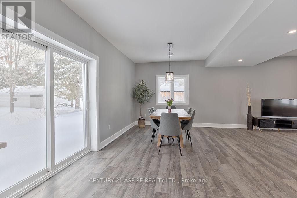 32 Wilson Street, Laurentian Hills, ON - Indoor