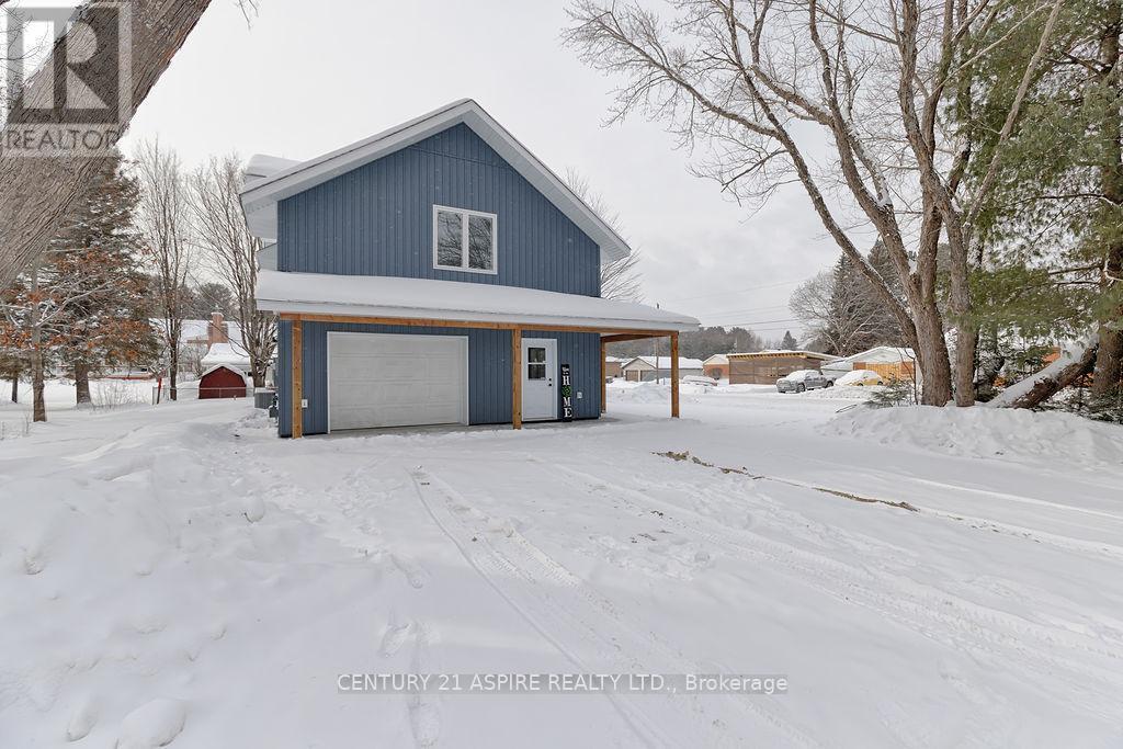 32 Wilson Street, Laurentian Hills, ON - Outdoor