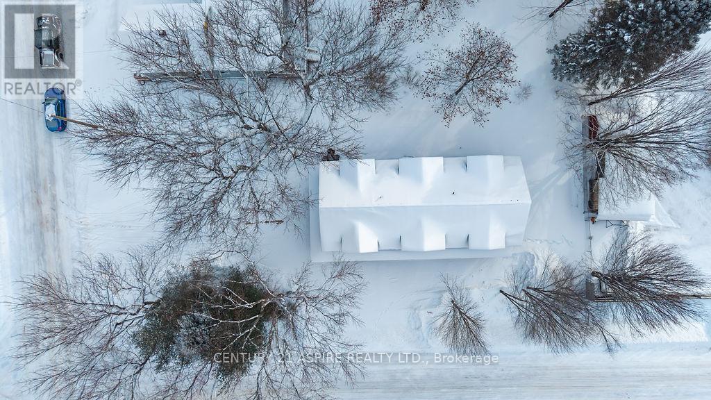 32 Wilson Street, Laurentian Hills, ON - Outdoor