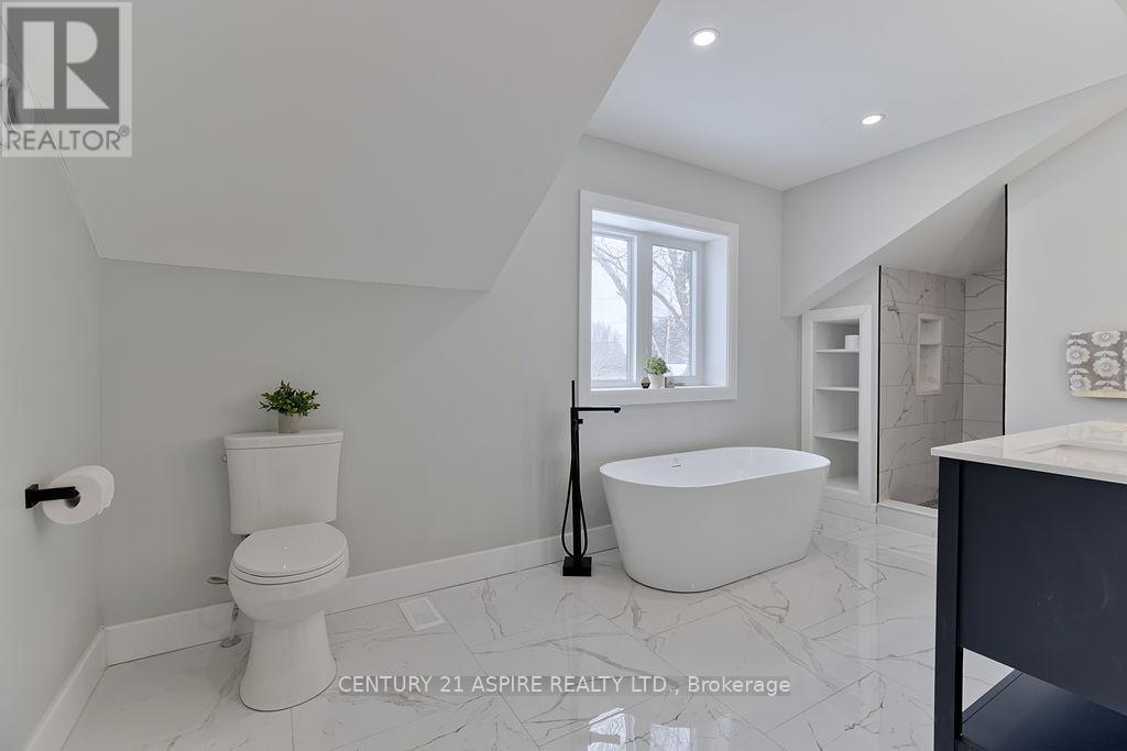 32 Wilson Street, Laurentian Hills, ON - Indoor Photo Showing Bathroom