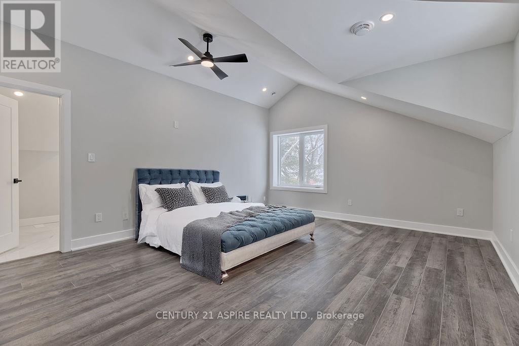 32 Wilson Street, Laurentian Hills, ON - Indoor Photo Showing Bedroom