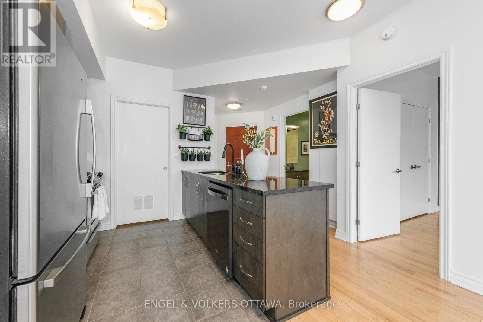 312 - 575 Byron Avenue, Ottawa, ON - Indoor Photo Showing Kitchen