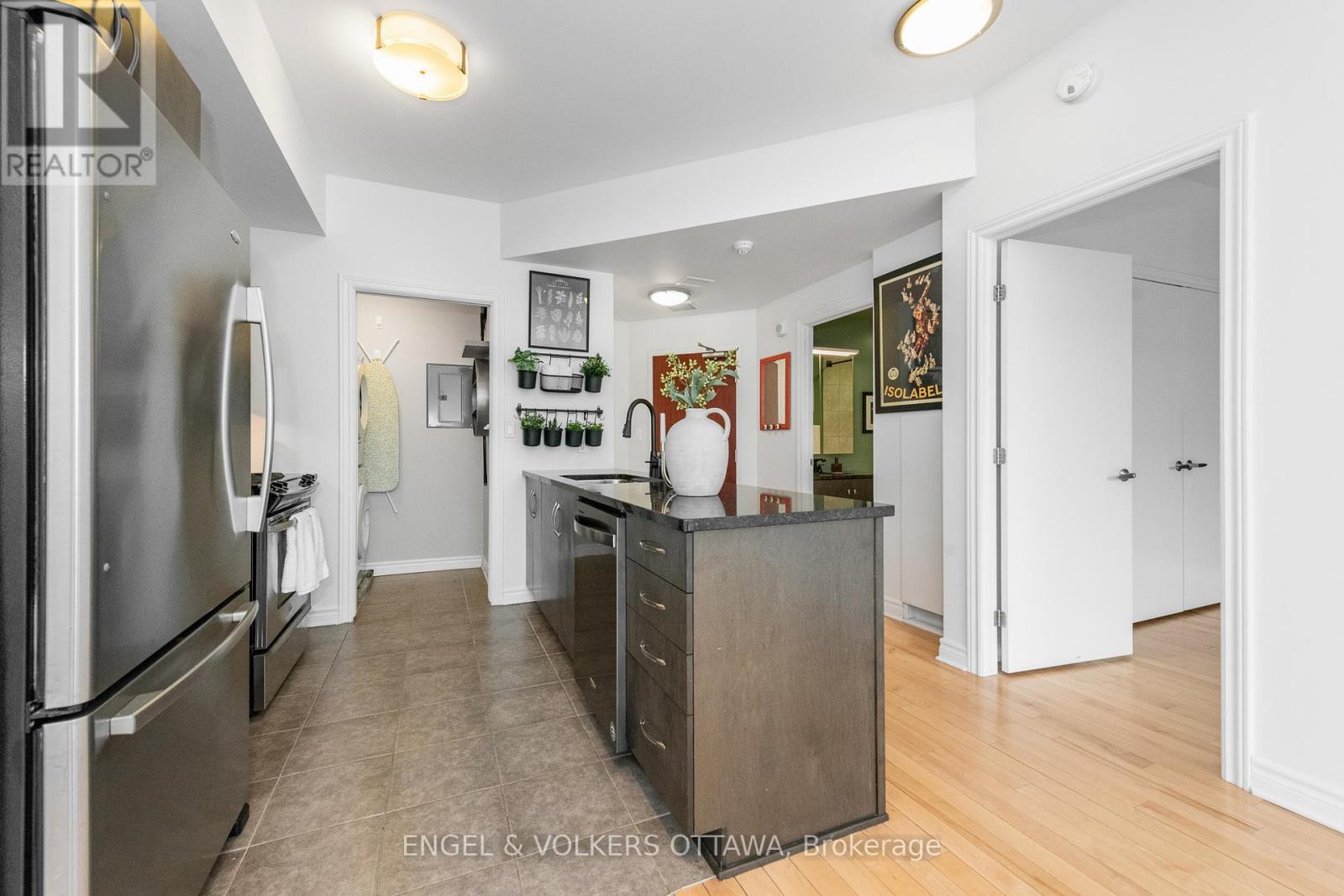 312 - 575 Byron Avenue, Ottawa, ON - Indoor Photo Showing Kitchen