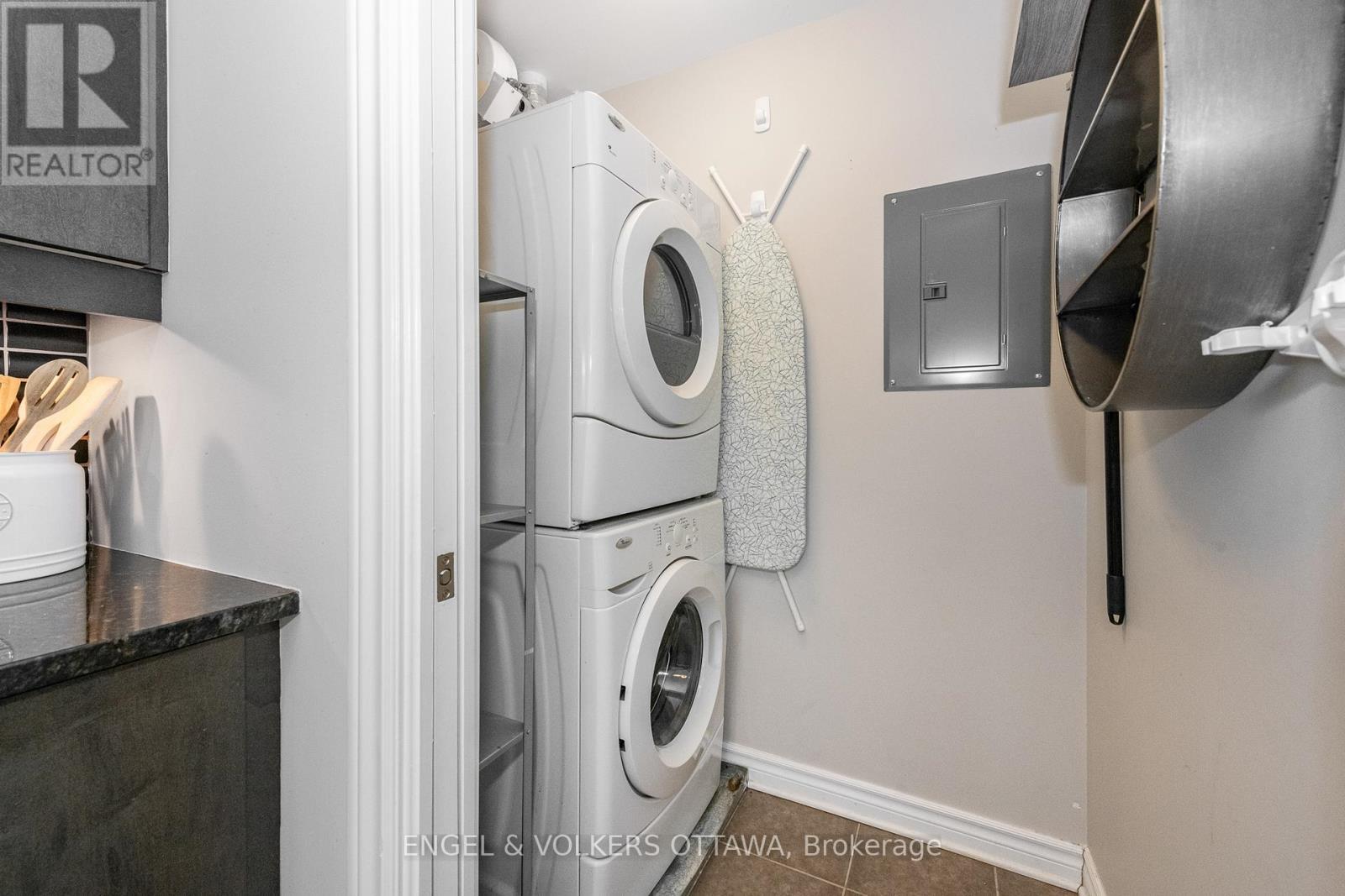 312 - 575 Byron Avenue, Ottawa, ON - Indoor Photo Showing Laundry Room