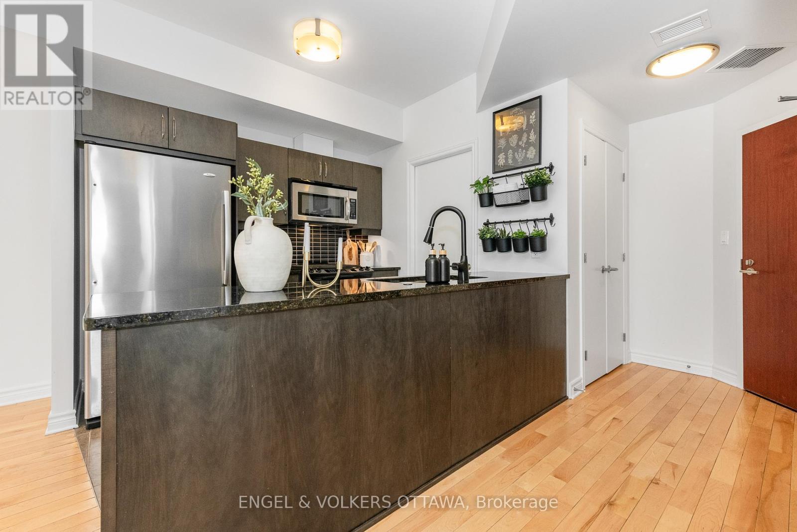 312 - 575 Byron Avenue, Ottawa, ON - Indoor Photo Showing Kitchen