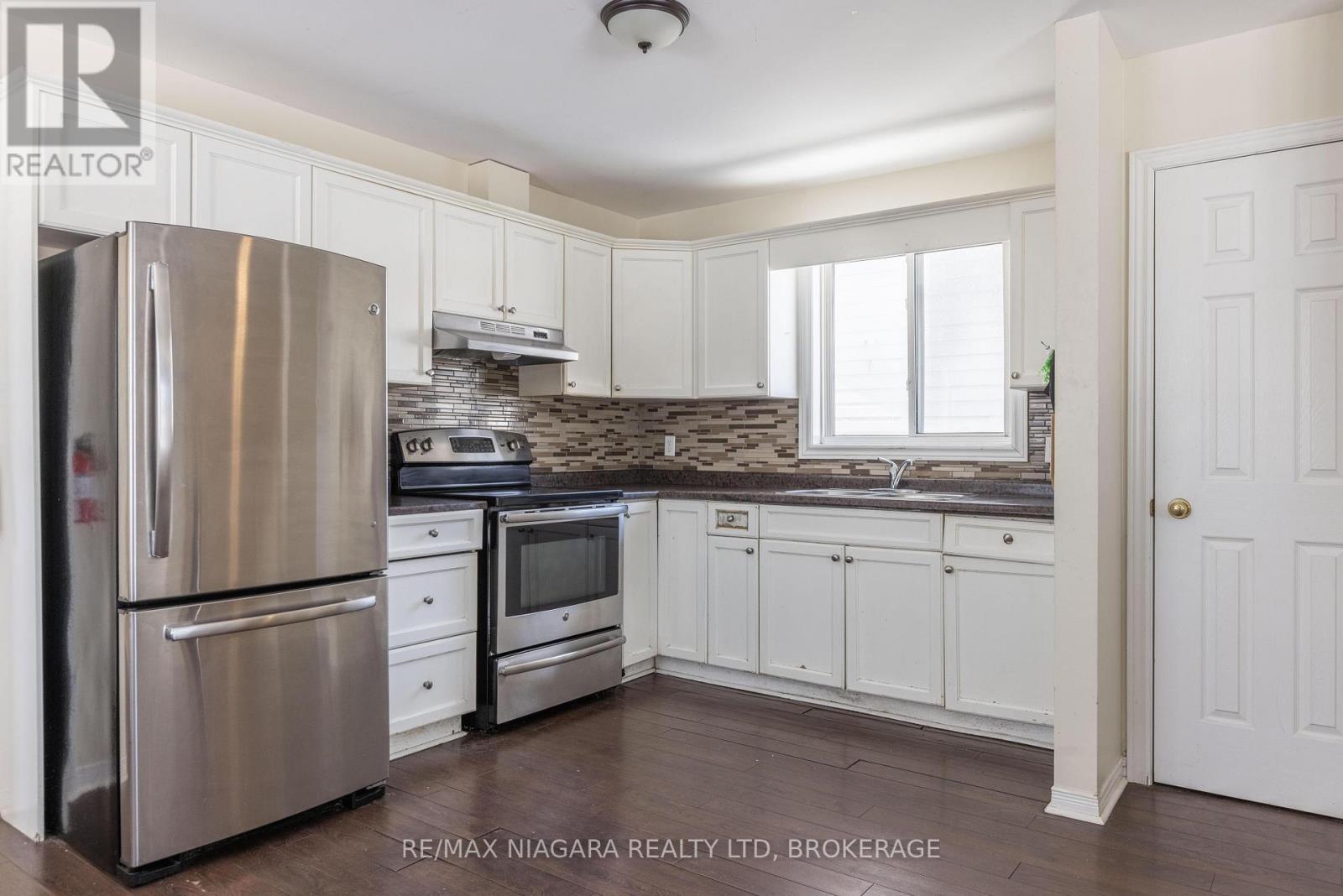 138 Carlton Street, St. Catharines (Downtown), ON - Indoor Photo Showing Kitchen