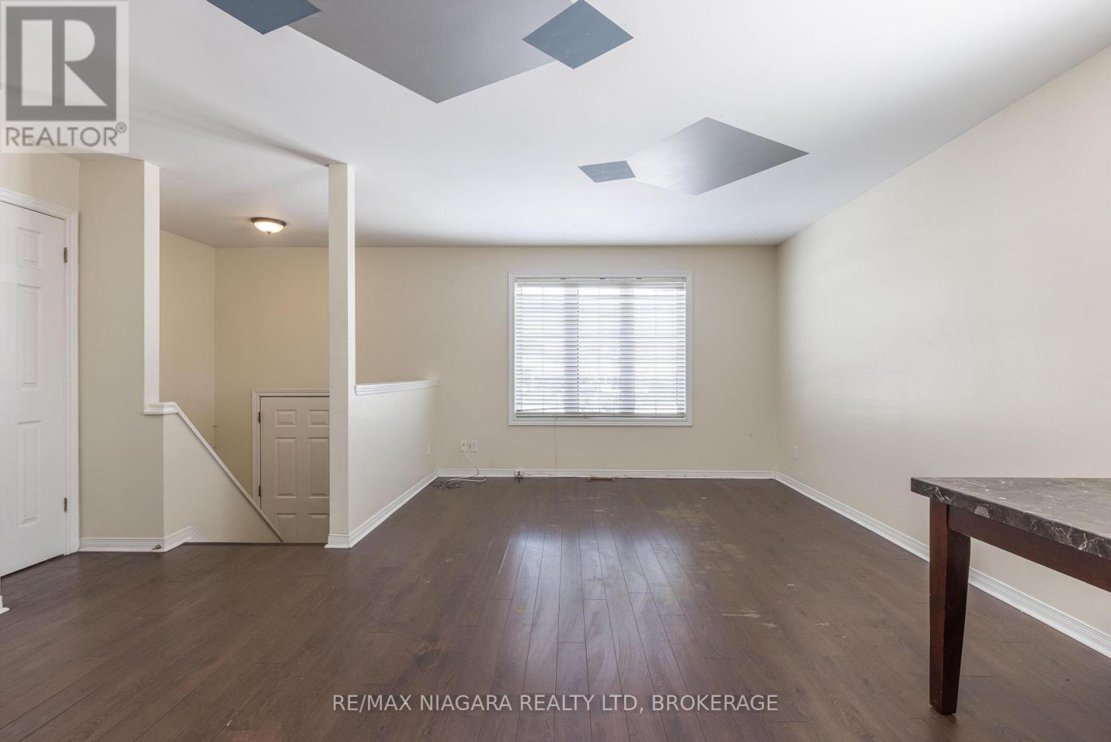 138 Carlton Street, St. Catharines (Downtown), ON - Indoor Photo Showing Other Room