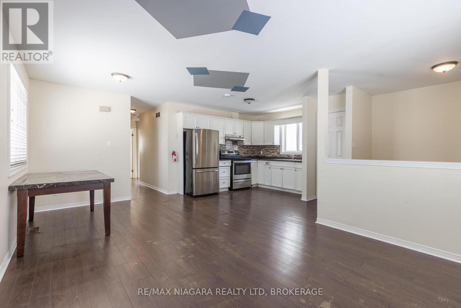 138 Carlton Street, St. Catharines (Downtown), ON - Indoor