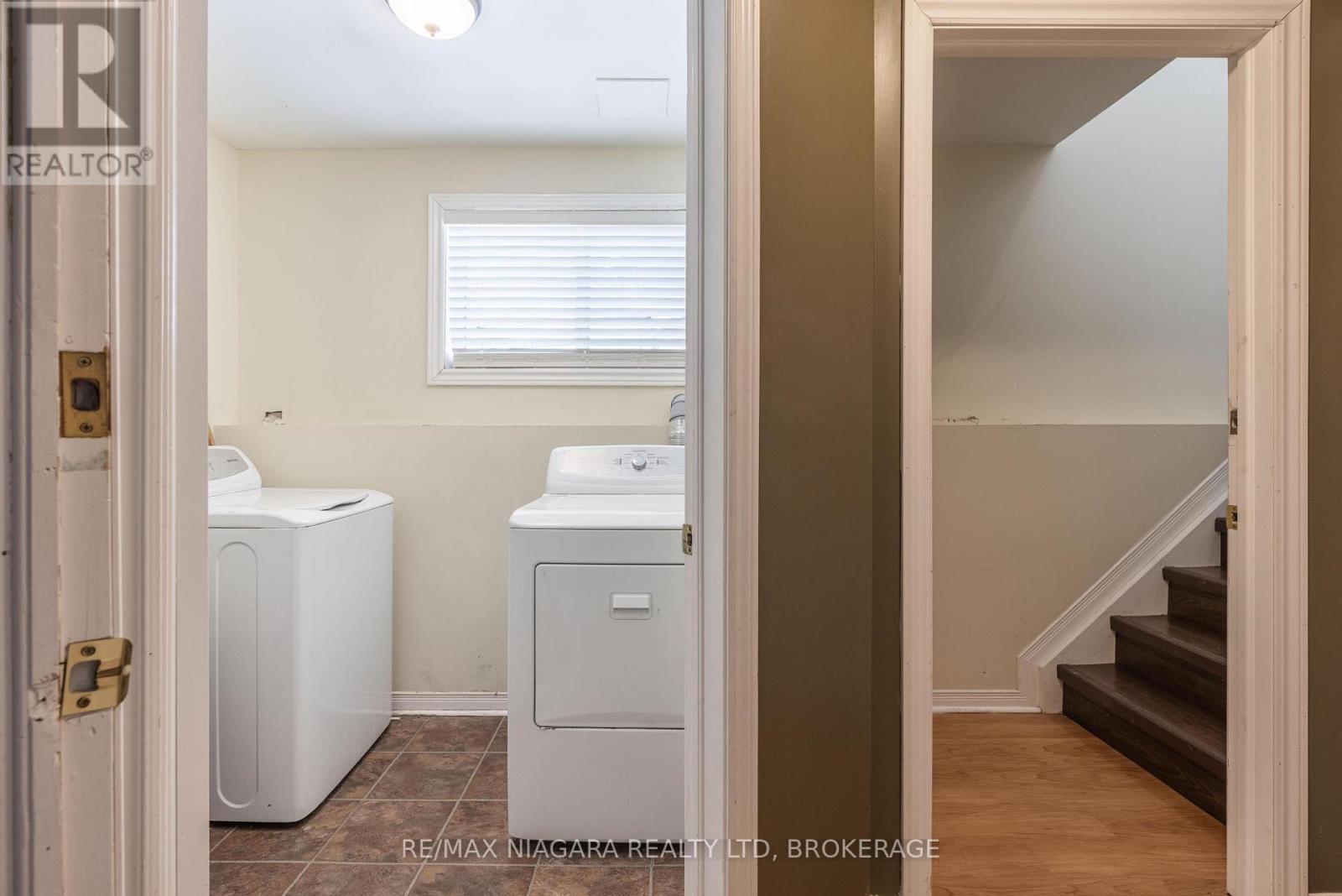 138 Carlton Street, St. Catharines (Downtown), ON - Indoor Photo Showing Laundry Room