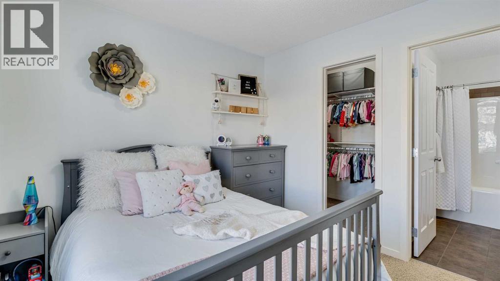 389 Cranberry Circle Se, Calgary, AB - Indoor Photo Showing Bedroom