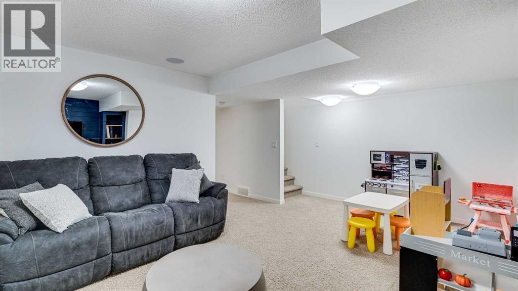 389 Cranberry Circle Se, Calgary, AB - Indoor Photo Showing Living Room