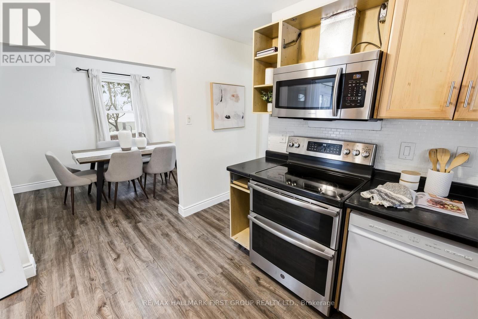 325 Elgin Street W, Oshawa, ON - Indoor Photo Showing Kitchen