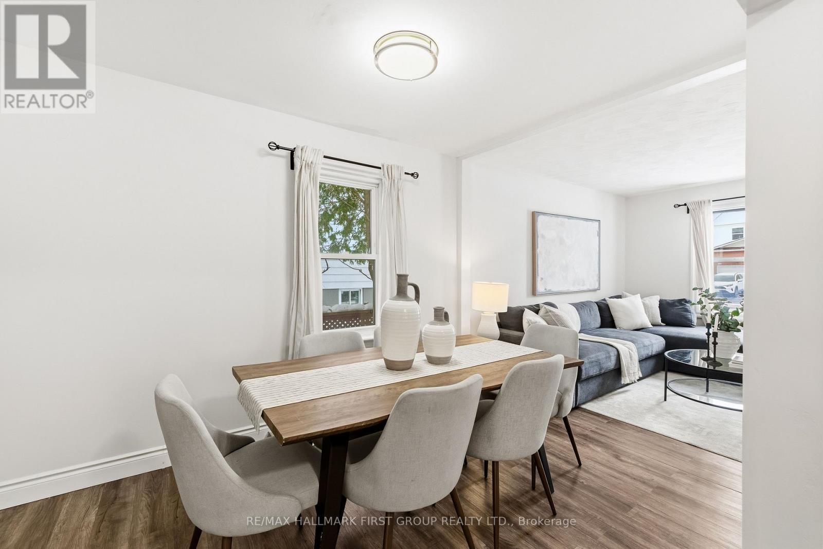 325 Elgin Street W, Oshawa, ON - Indoor Photo Showing Dining Room