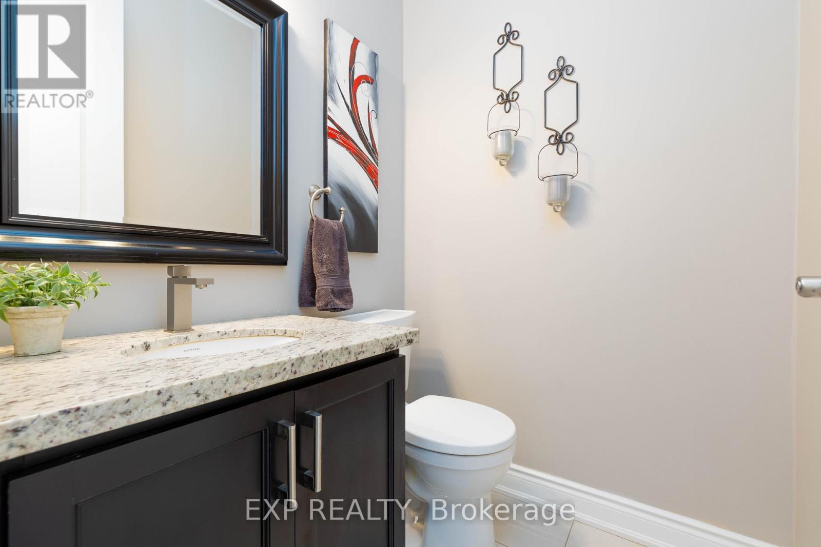 Powder Room - 66 Stonesthrow Crescent, Uxbridge, ON - Indoor Photo Showing Bathroom