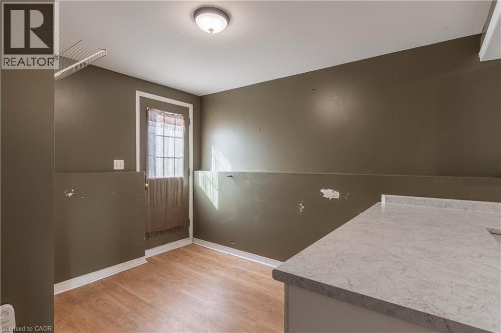 138 Carlton Street, St. Catharines, ON - Indoor Photo Showing Other Room