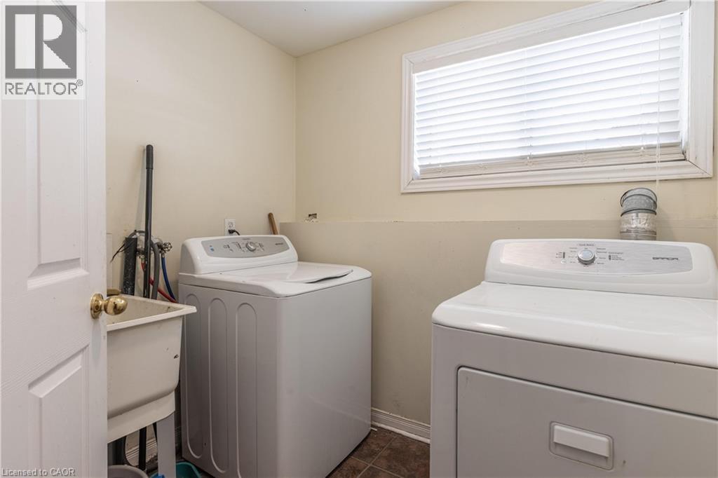138 Carlton Street, St. Catharines, ON - Indoor Photo Showing Laundry Room