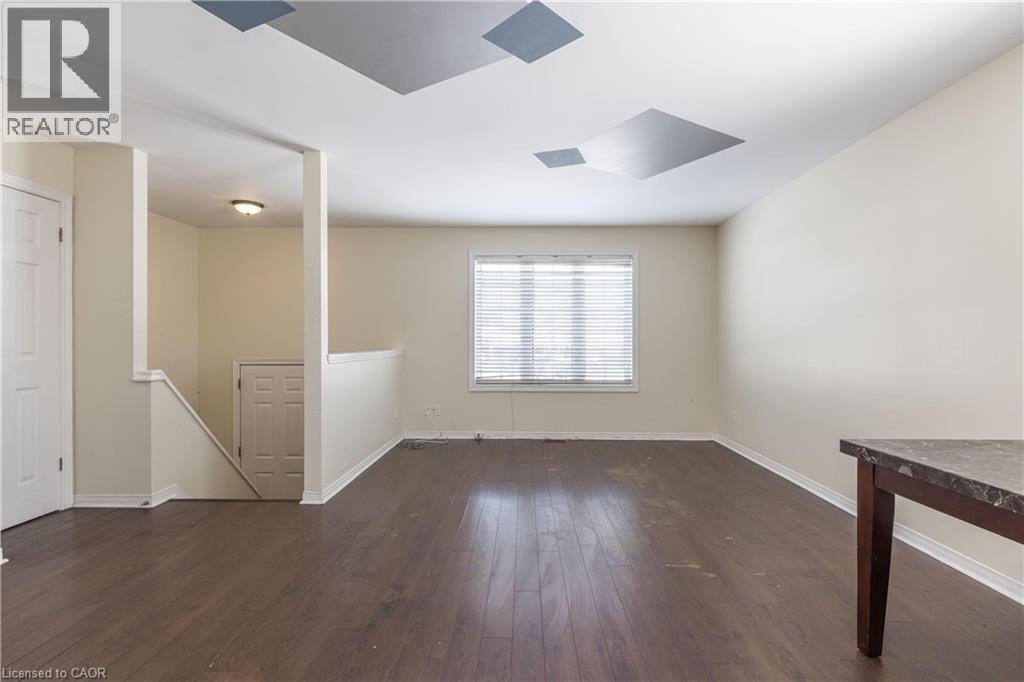 138 Carlton Street, St. Catharines, ON - Indoor Photo Showing Other Room