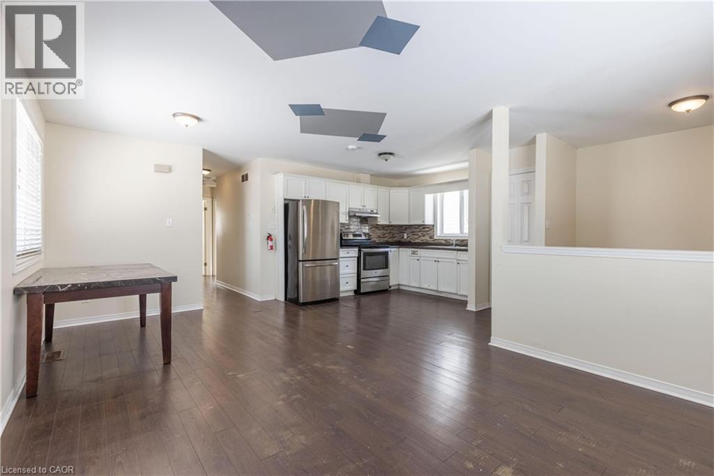 138 Carlton Street, St. Catharines, ON - Indoor