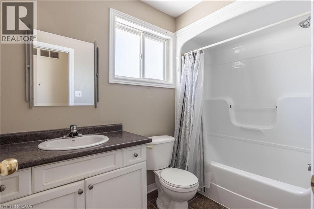 138 Carlton Street, St. Catharines, ON - Indoor Photo Showing Bathroom