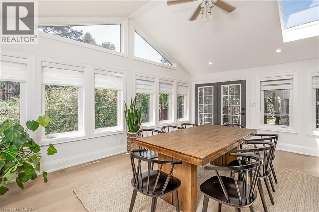 564 Maplehill Drive, Burlington, ON - Indoor Photo Showing Dining Room