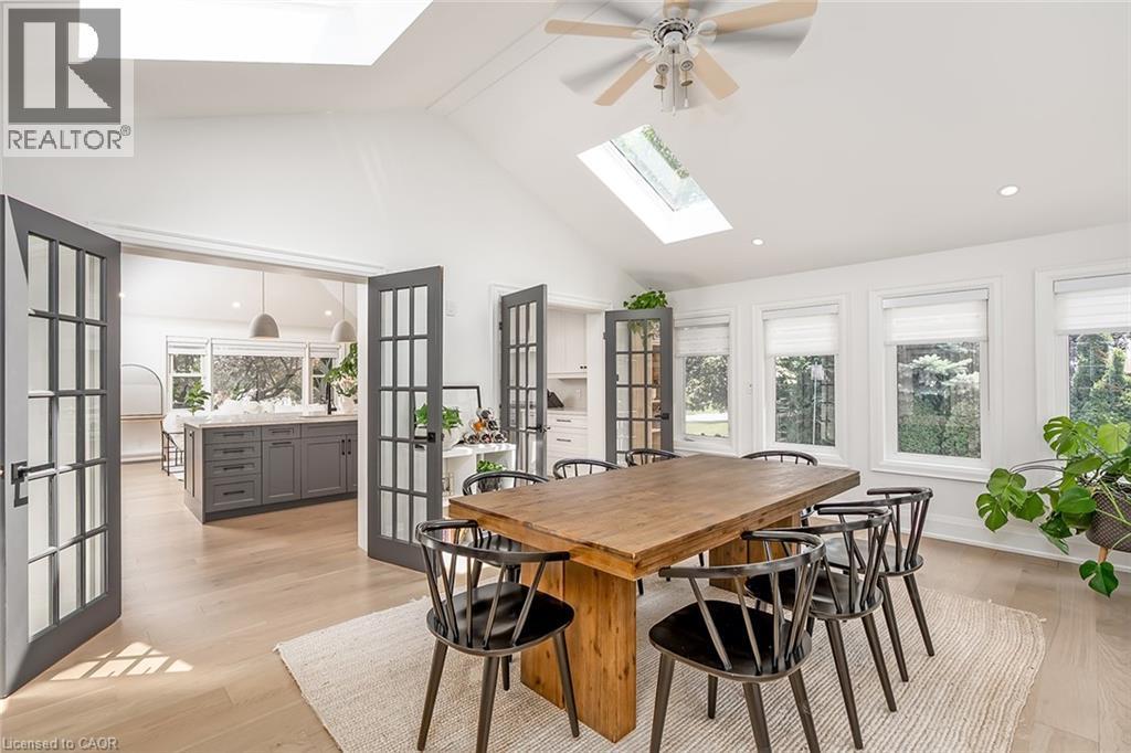 564 Maplehill Drive, Burlington, ON - Indoor Photo Showing Dining Room