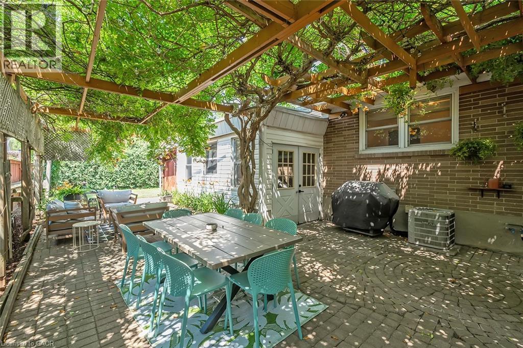 564 Maplehill Drive, Burlington, ON - Outdoor With Deck Patio Veranda