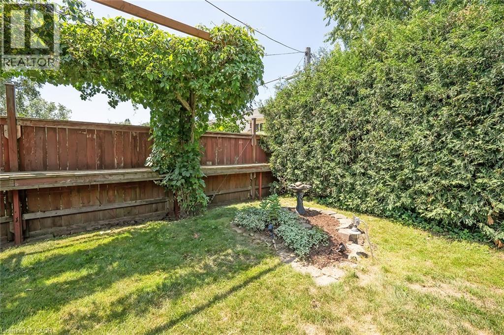 564 Maplehill Drive, Burlington, ON - Outdoor