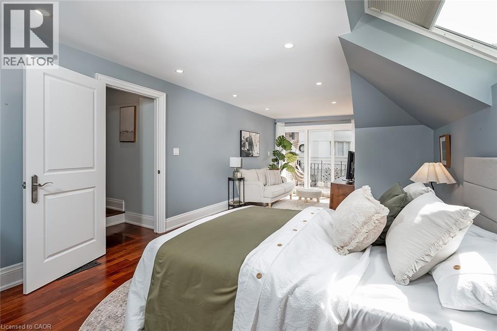 2428 Lakeshore Road, Burlington, ON - Indoor Photo Showing Bedroom
