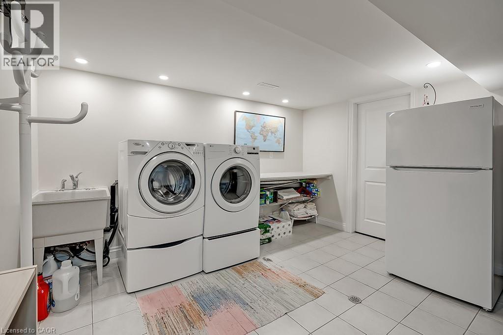 2428 Lakeshore Road, Burlington, ON - Indoor Photo Showing Laundry Room