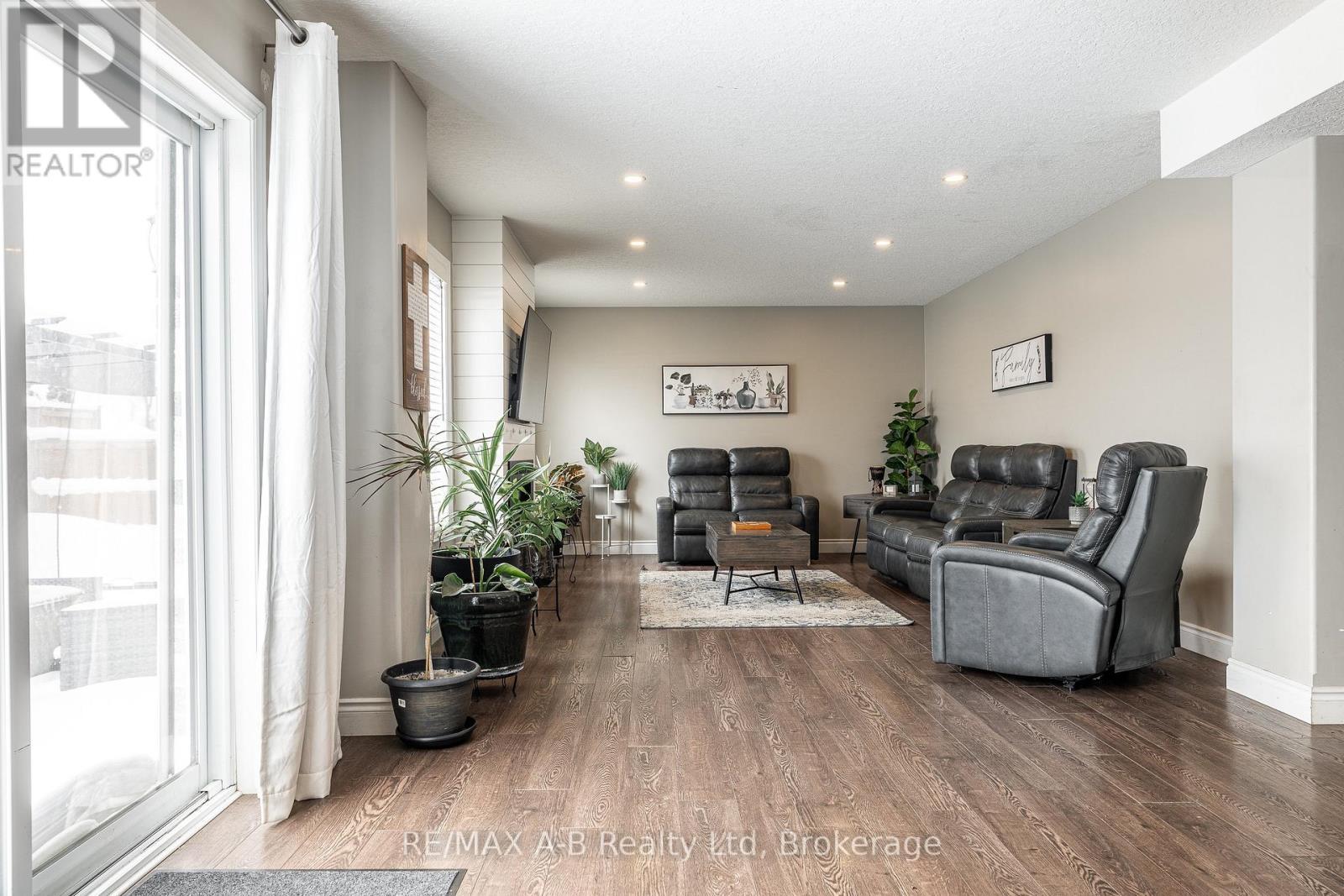 94 Wilson Court, St. Marys, ON - Indoor Photo Showing Other Room