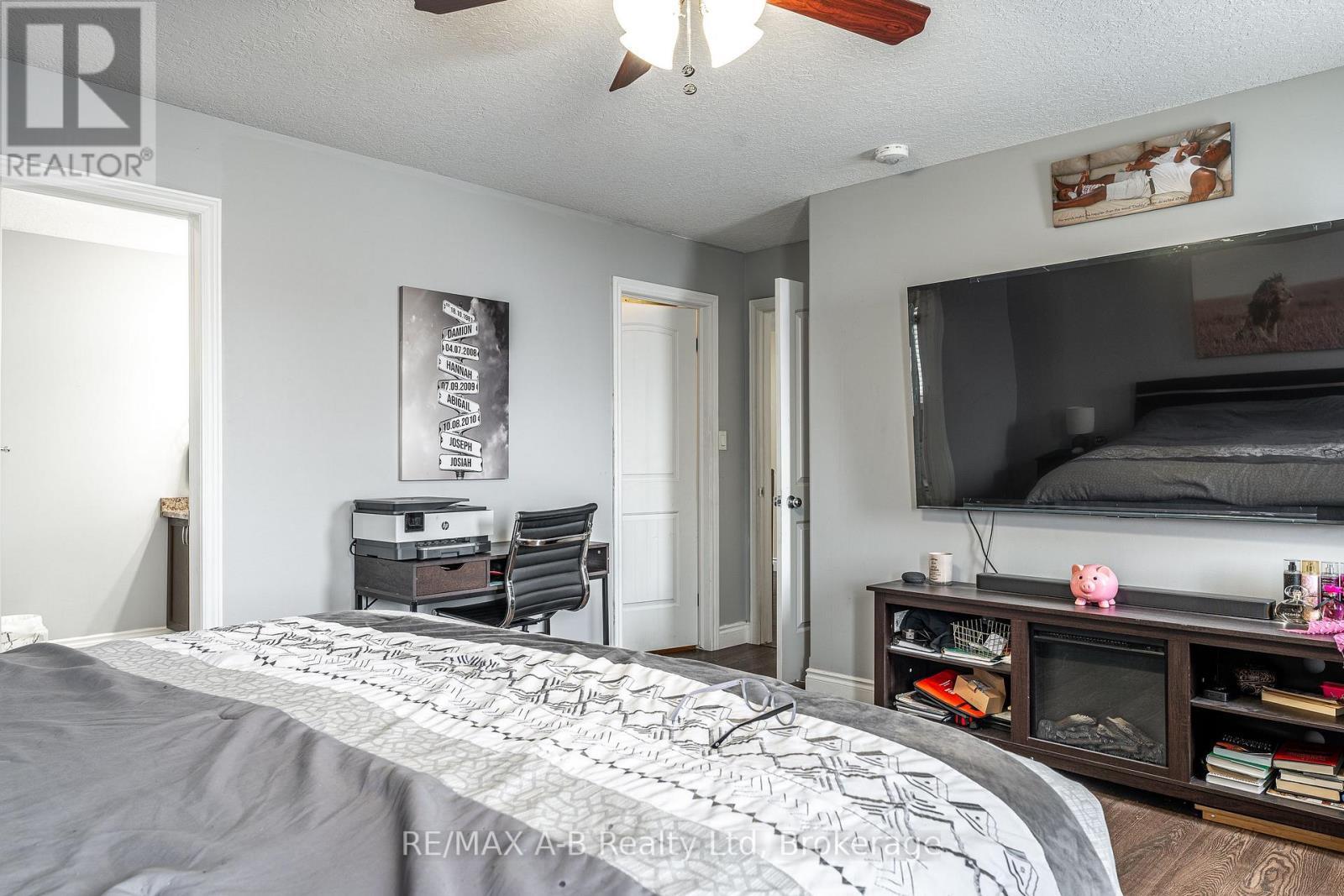 94 Wilson Court, St. Marys, ON - Indoor Photo Showing Bedroom