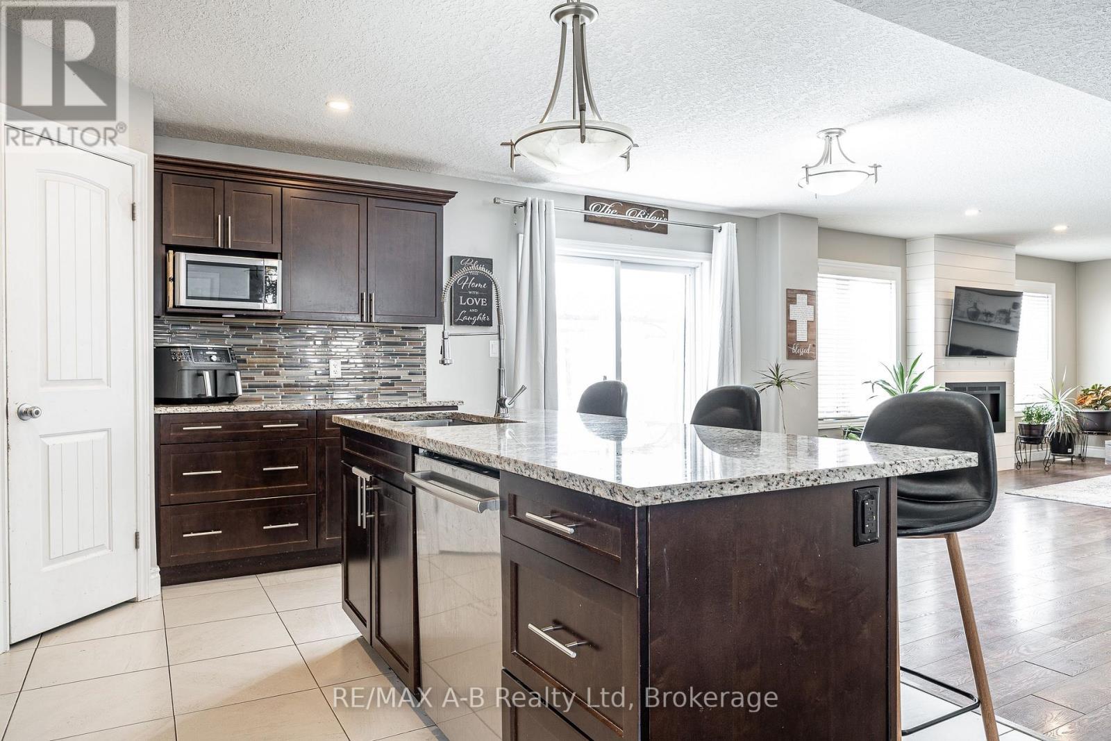 94 Wilson Court, St. Marys, ON - Indoor Photo Showing Kitchen With Upgraded Kitchen