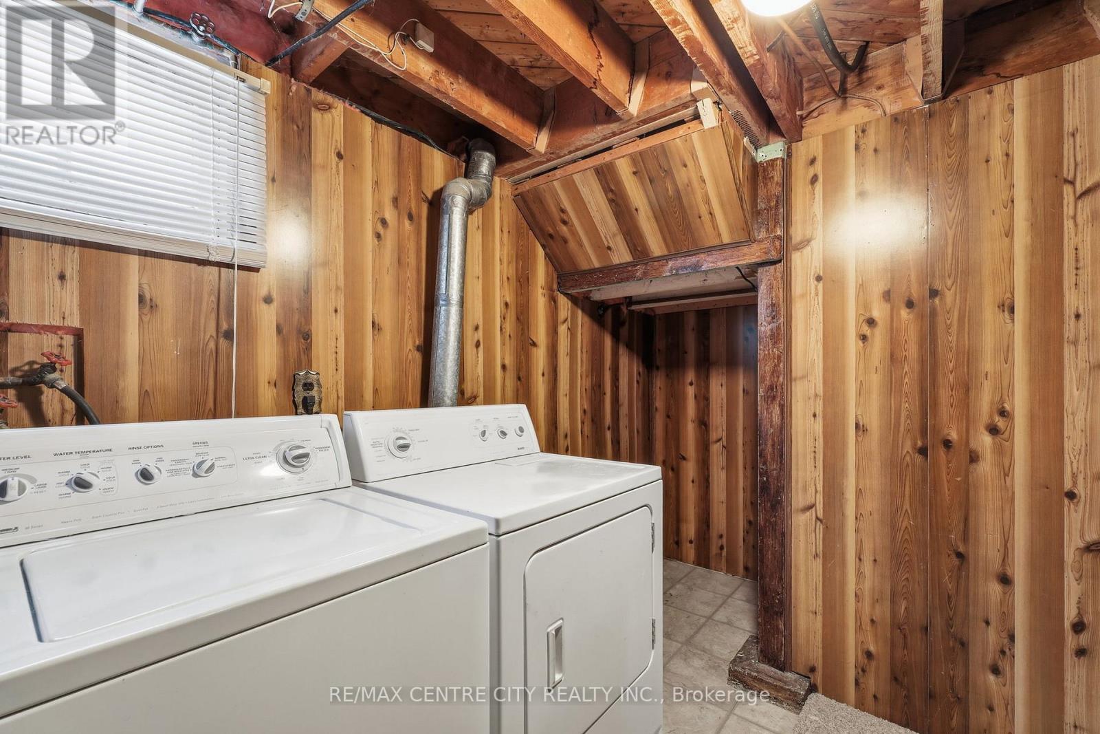 81 Clive Road, Kitchener, ON - Indoor Photo Showing Laundry Room