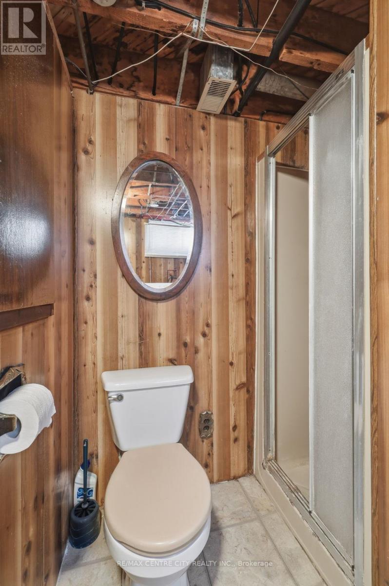 81 Clive Road, Kitchener, ON - Indoor Photo Showing Bathroom