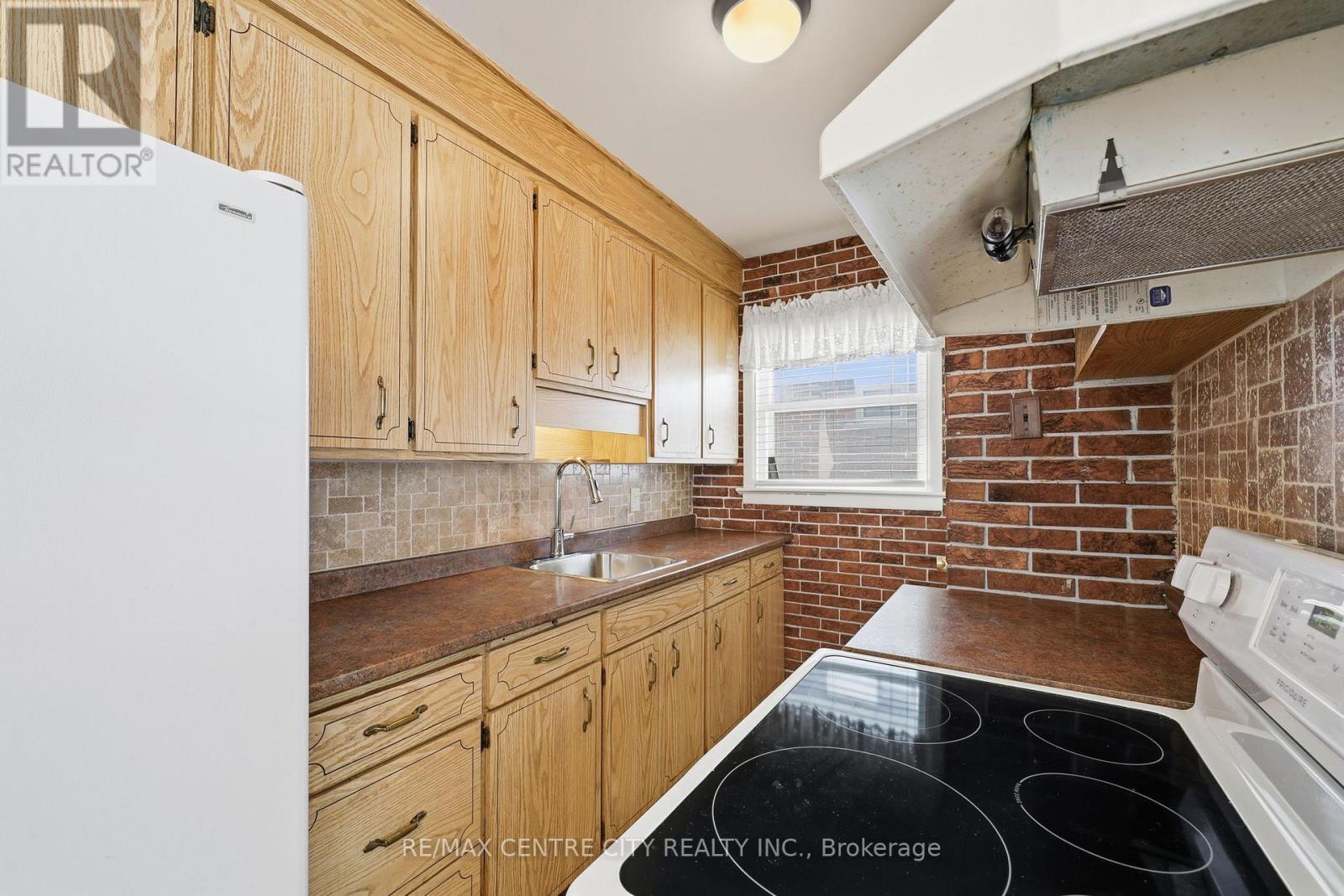 81 Clive Road, Kitchener, ON - Indoor Photo Showing Kitchen