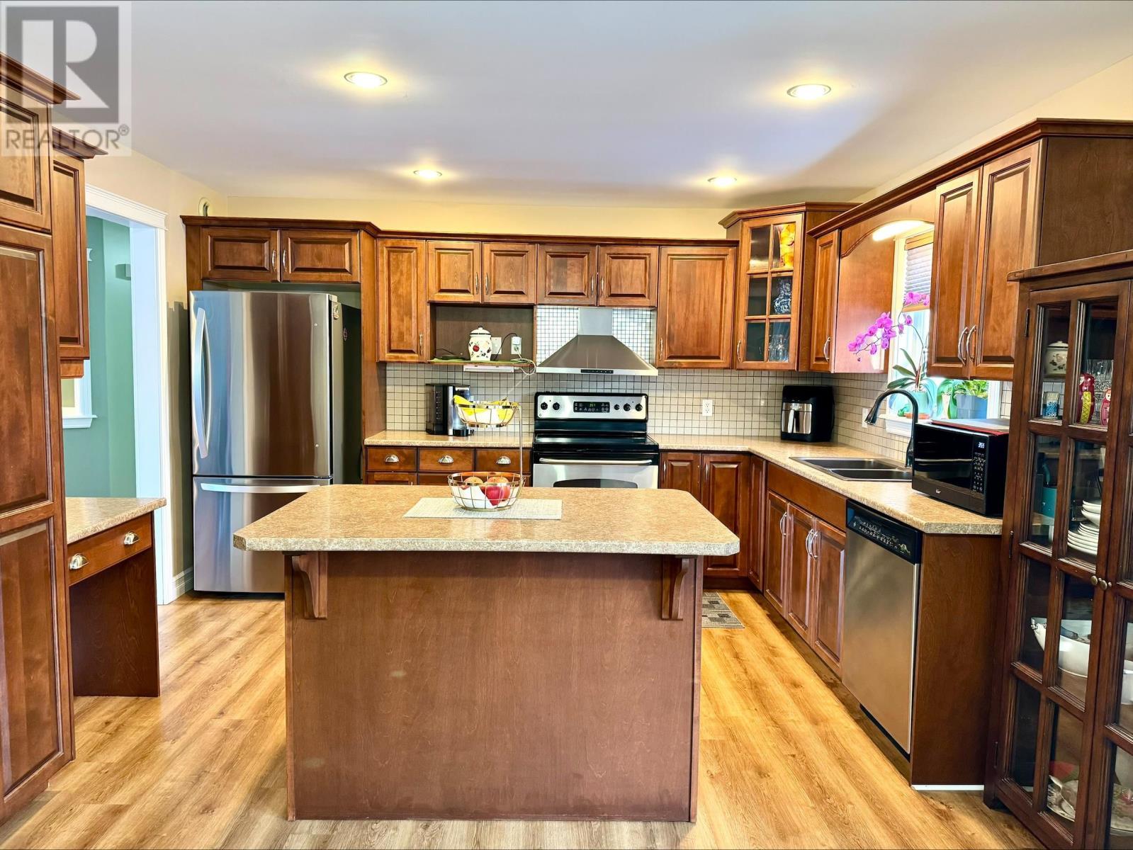 36 Picton Beete Crescent, Stratford, PE - Indoor Photo Showing Kitchen With Double Sink