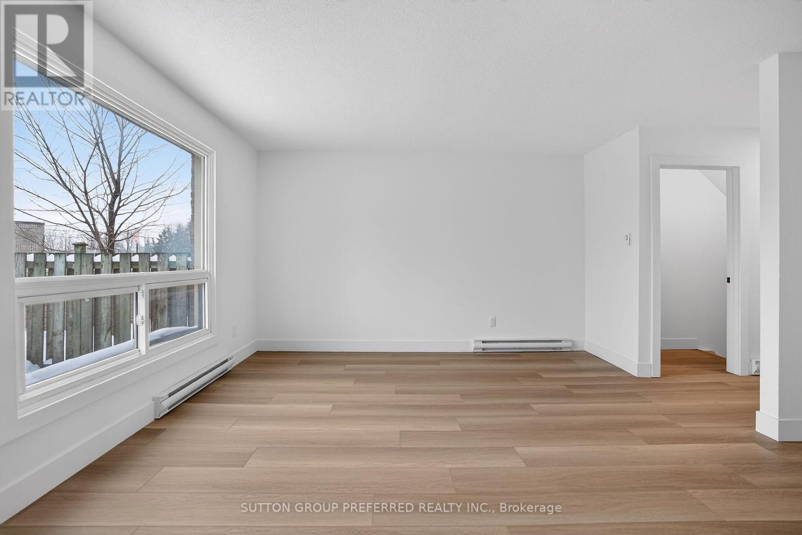 24 - 1600 Culver Drive, London East (East H), ON - Indoor Photo Showing Other Room