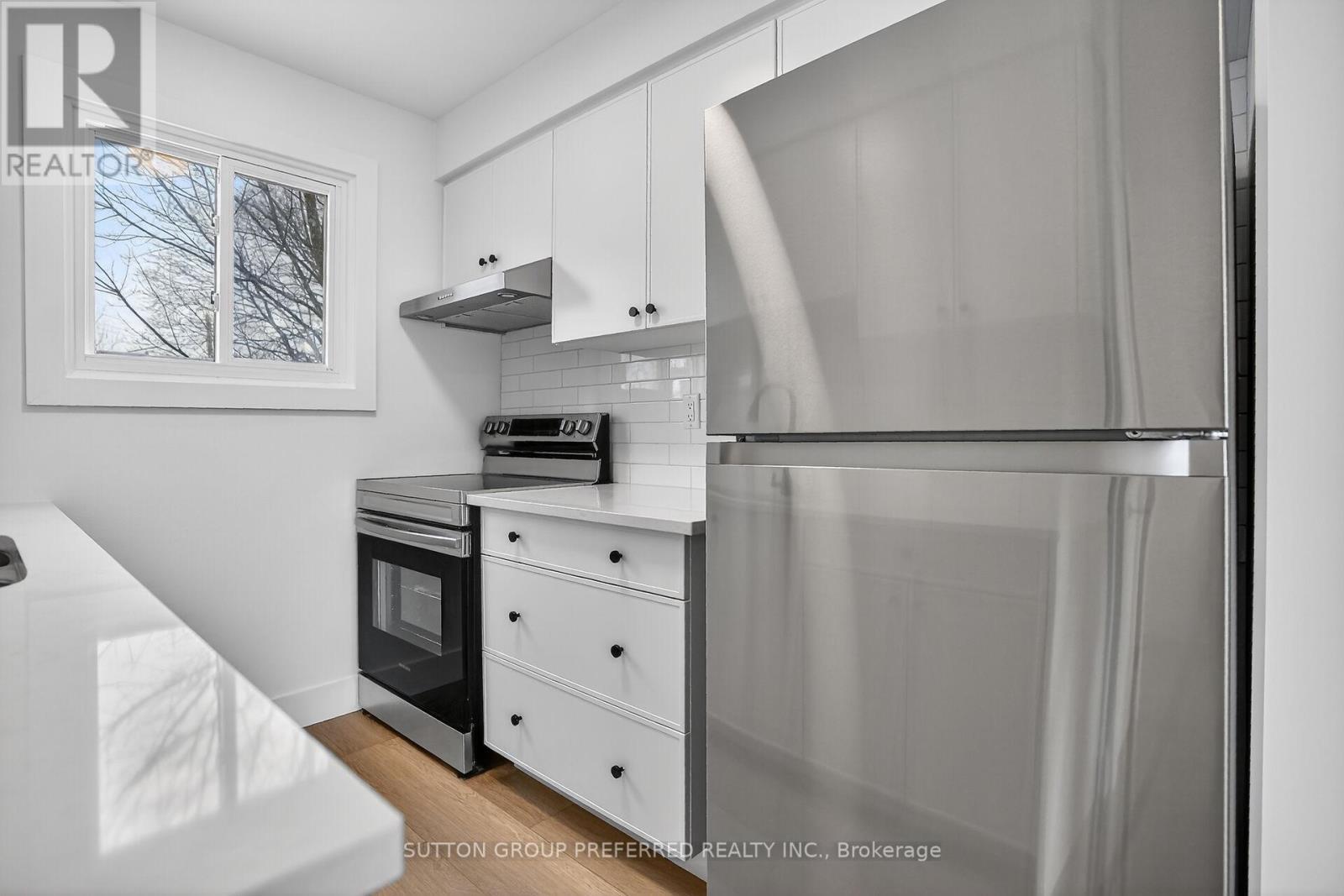 24 - 1600 Culver Drive, London East (East H), ON - Indoor Photo Showing Kitchen