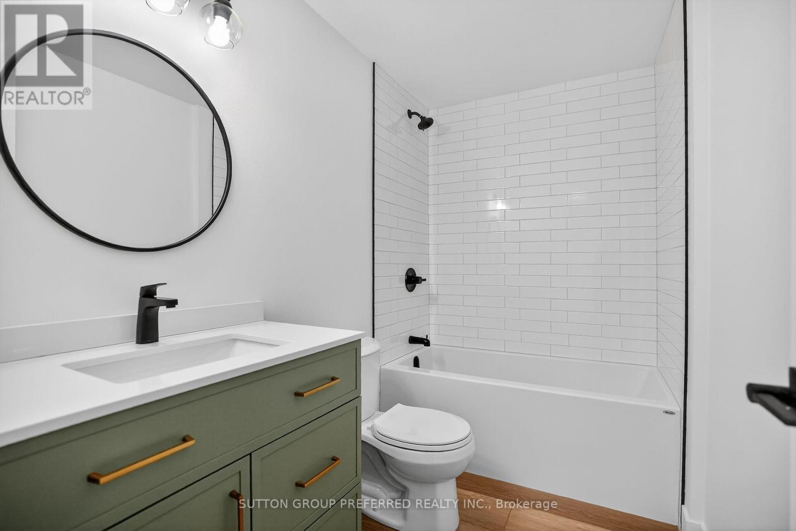 24 - 1600 Culver Drive, London East (East H), ON - Indoor Photo Showing Bathroom