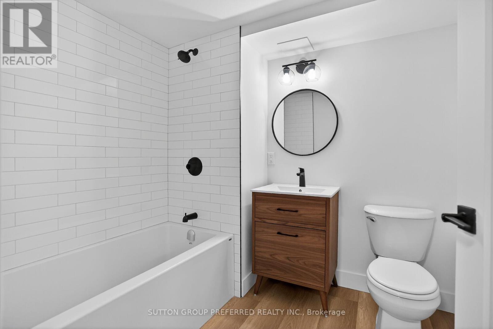 24 - 1600 Culver Drive, London East (East H), ON - Indoor Photo Showing Bathroom