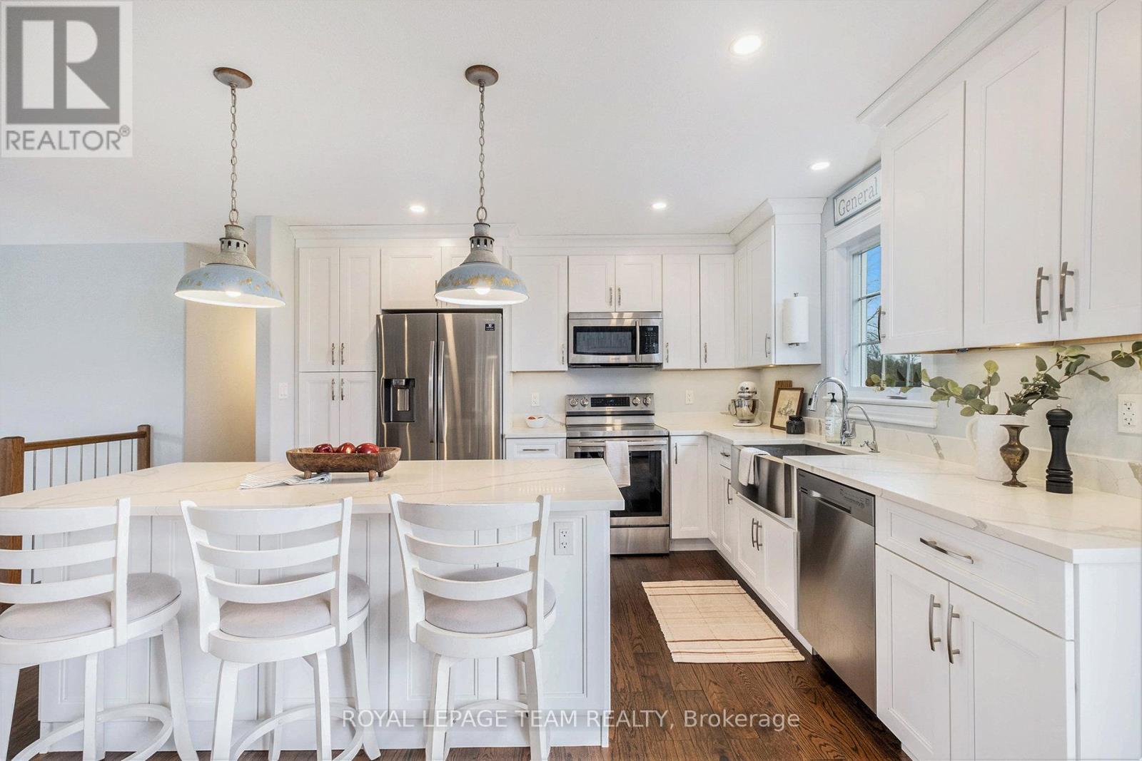 1503 Hyndman Road, Edwardsburgh/Cardinal, ON - Indoor Photo Showing Kitchen With Upgraded Kitchen