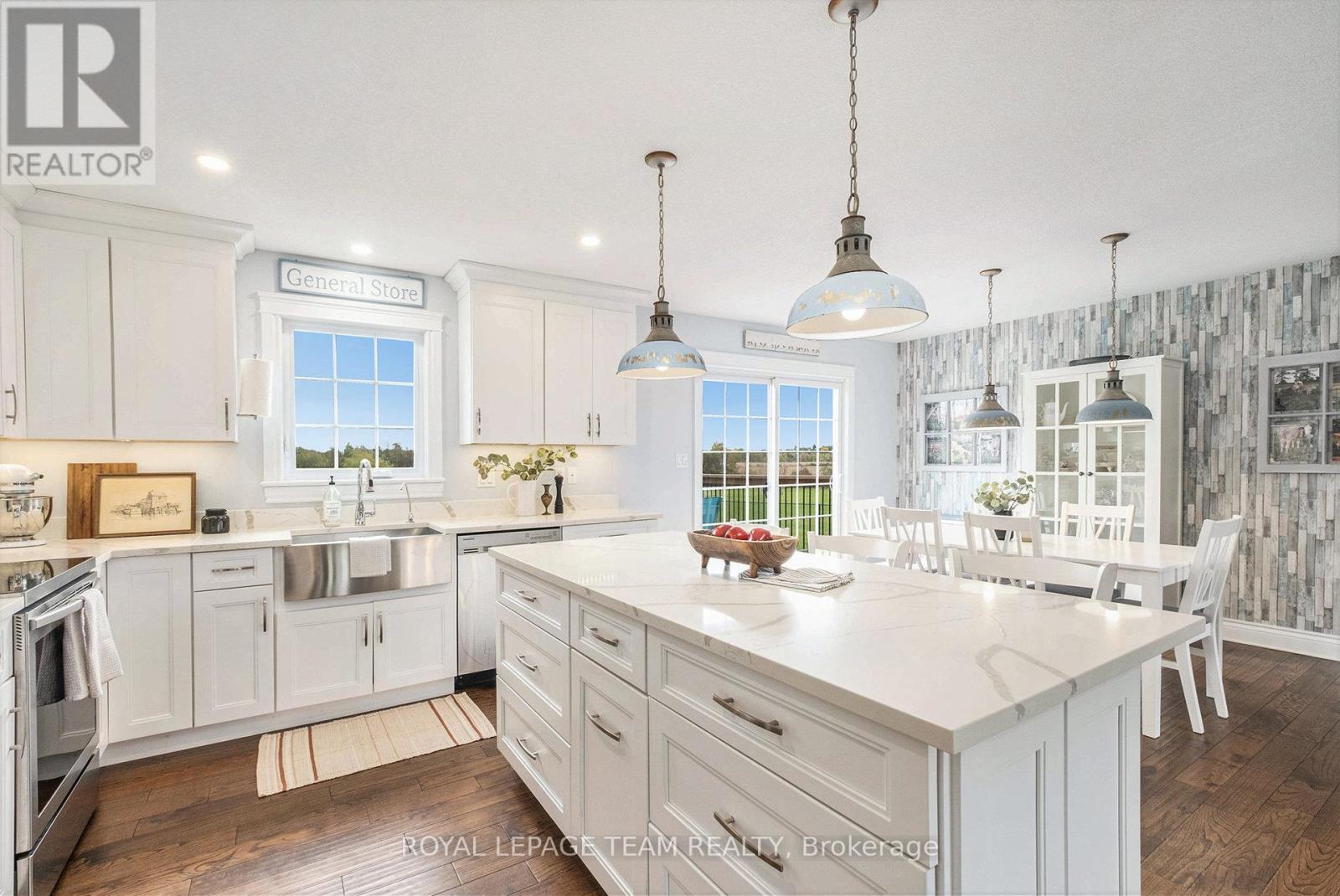 1503 Hyndman Road, Edwardsburgh/Cardinal, ON - Indoor Photo Showing Kitchen With Upgraded Kitchen