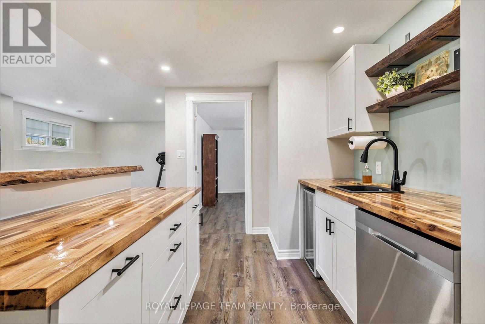 1503 Hyndman Road, Edwardsburgh/Cardinal, ON - Indoor Photo Showing Kitchen